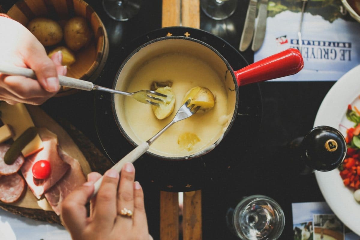 A Step-By-Step Guide To DIY-ing And Enjoying Fondue at Home in India This Winter