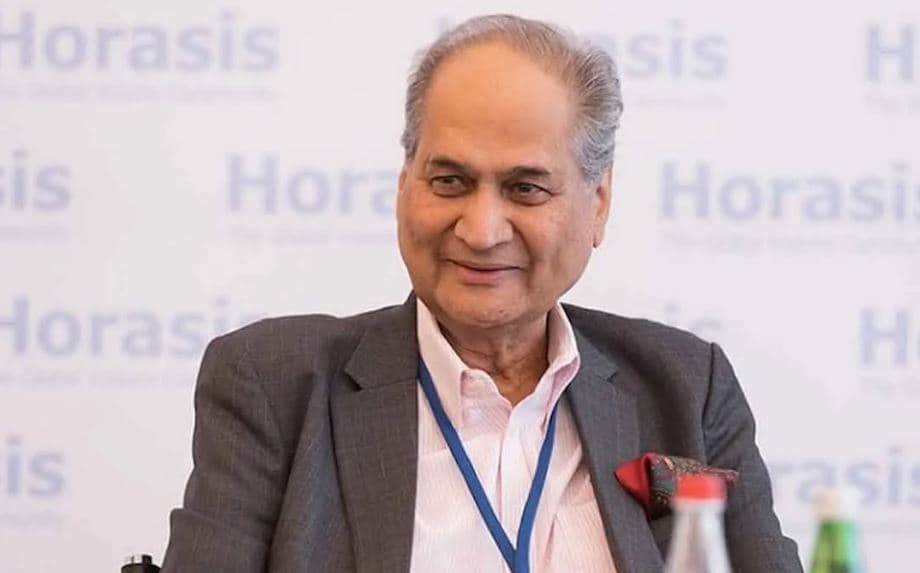 Família Bajaj – US$ 21,8 bilhões (diversificados): O Grupo Bajaj, liderado pela família Bajaj, é sinônimo de veículos de duas rodas e serviços financeiros. A Bajaj Auto continua líder em motocicletas e scooters, enquanto a Bajaj Finserv se tornou um importante player em seguros e empréstimos.