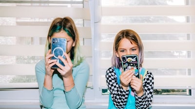 Short-form videos fragment attention. When the brain is constantly switching between clips, it has little time to process or store information deeply. (Getty Images)