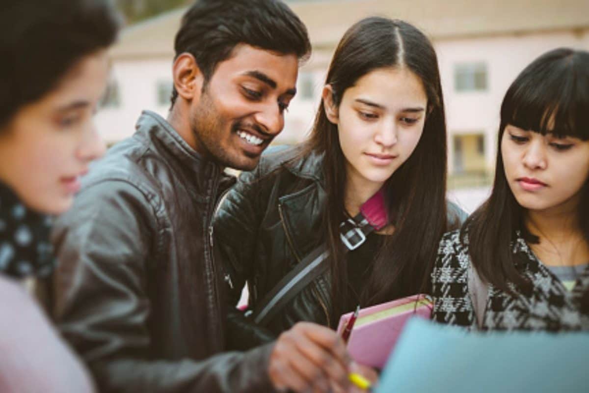 Science Students Get Paid Internship Opportunities