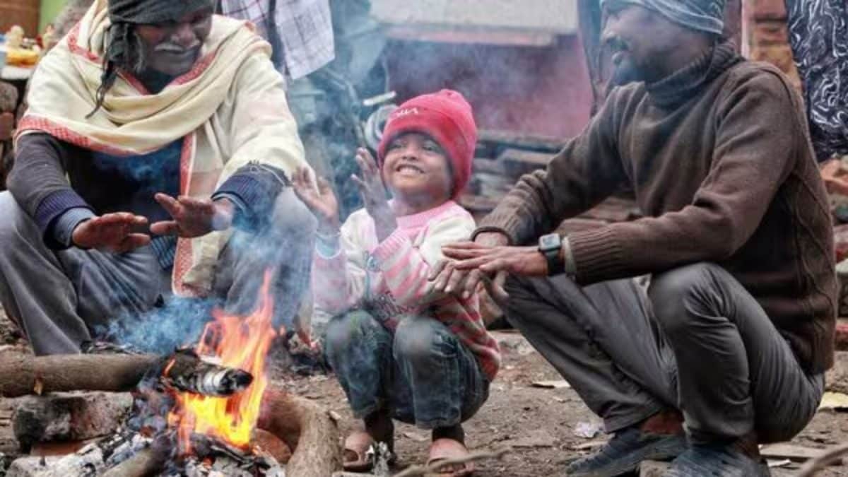 Winter Bites Early In Delhi, Minimum Temperature Plummets To 5.7°C; AQI ‘Very Poor’ At 383