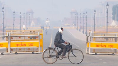 With the Air Quality Index (AQI) of the national capital slipping back to the 'very poor' category after a brief respite, Delhi Environment Minister Manjinder Singh Sirsa warned of worsening air quality in Delhi in the upcoming days.(Image: File Pic)