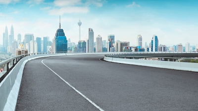 BMC nears completion of the flyover between Dindoshi Court and Dadasaheb Phalke Chitranagari under the Goregaon–Mulund Link Road project, aiming to open by May 31, 2026. Representative Image: Canva