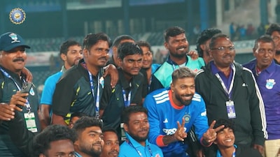 Hardik Pandya poses with the Barabati Stadium officials. (Screengrab/BCCI)