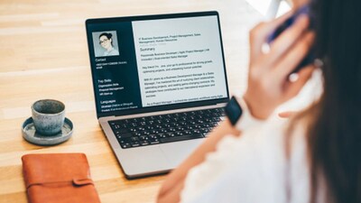 Many people also rely on sleep mode, simply closing the lid instead of shutting down. However, doing this regularly can slow the device and weaken its performance. Keeping a laptop running for long periods without proper shutdown places unnecessary load on its RAM and may corrupt the storage drive.