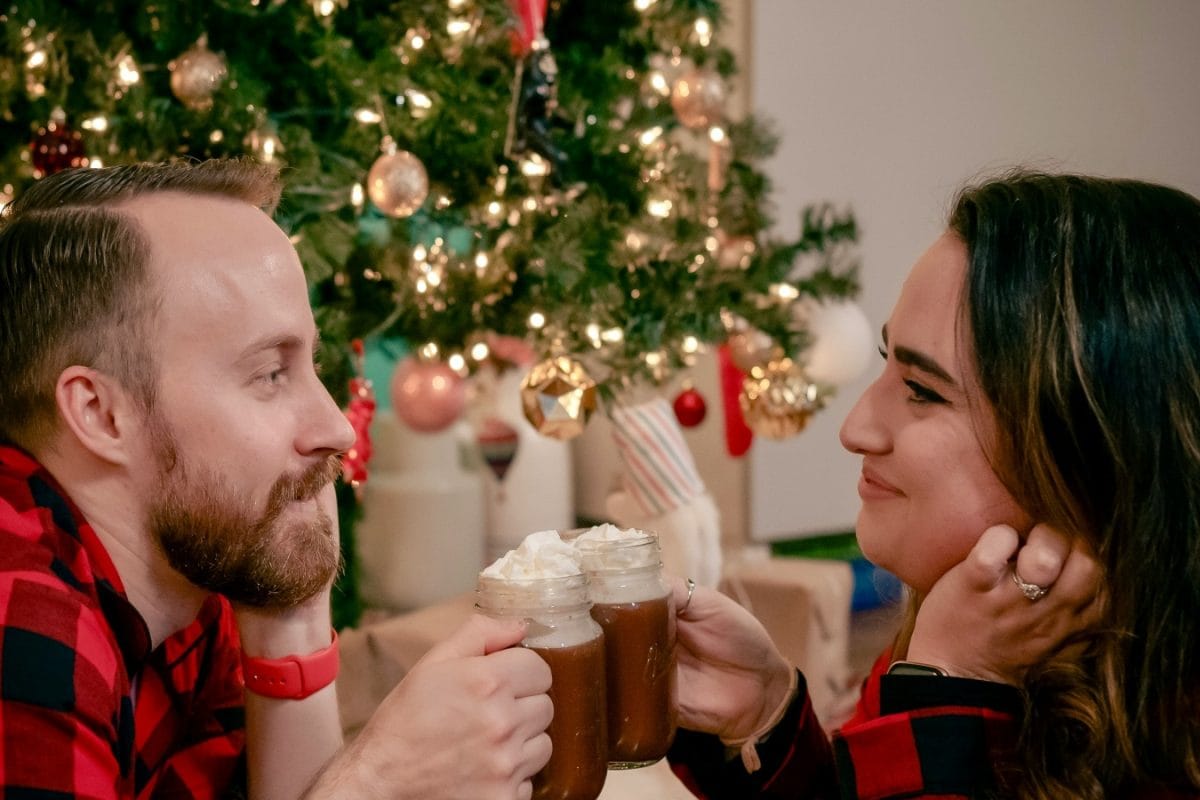 Psychologist Shares 2 Tips For Couples To Be Happy, In Sync Ahead Of Christmas