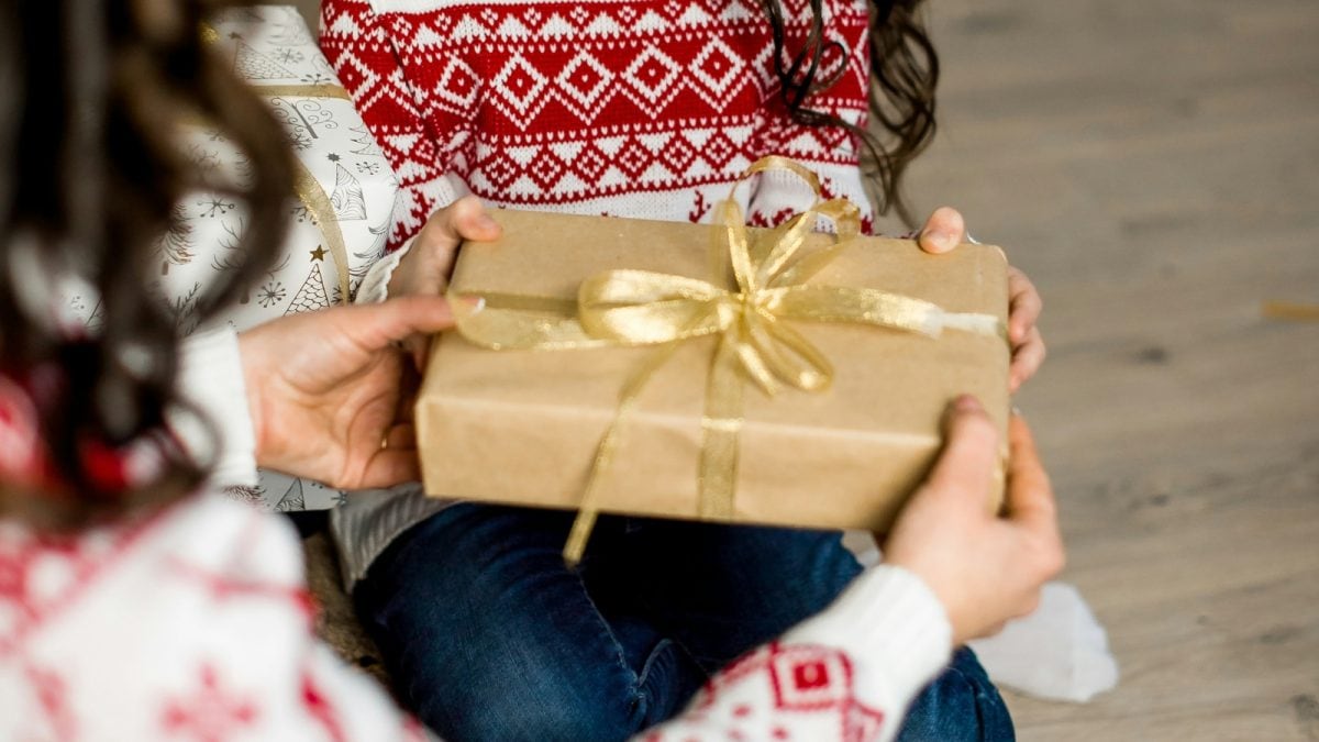Strugging To Buy Christmas Gifts For Your Kids? This Child Psychologist Has 4 Useful Tips For Parents