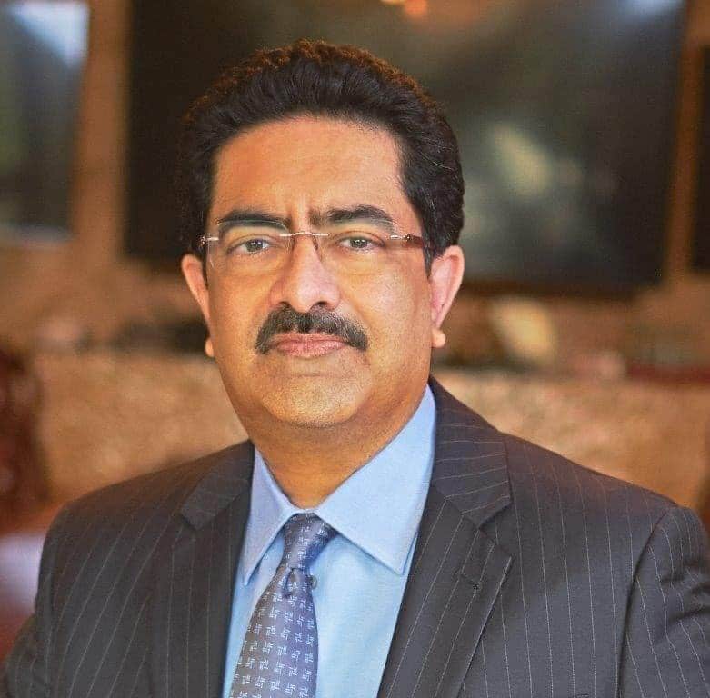 Kumar Birla – US$ 20,7 bilhões (diversificados): Presidente do Grupo Aditya Birla, Kumar Birla supervisiona negócios em cimento, metais, telecomunicações e serviços financeiros. Sua capacidade de conduzir o grupo através de desafios nas telecomunicações e além destaca sua adaptabilidade como líder.