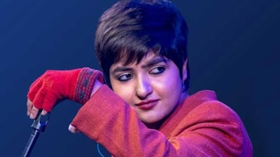 गायिका लग्नजिता चक्रवर्ती पर स्कूल कार्यक्रम में हमला, व्यक्ति गिरफ्तार.