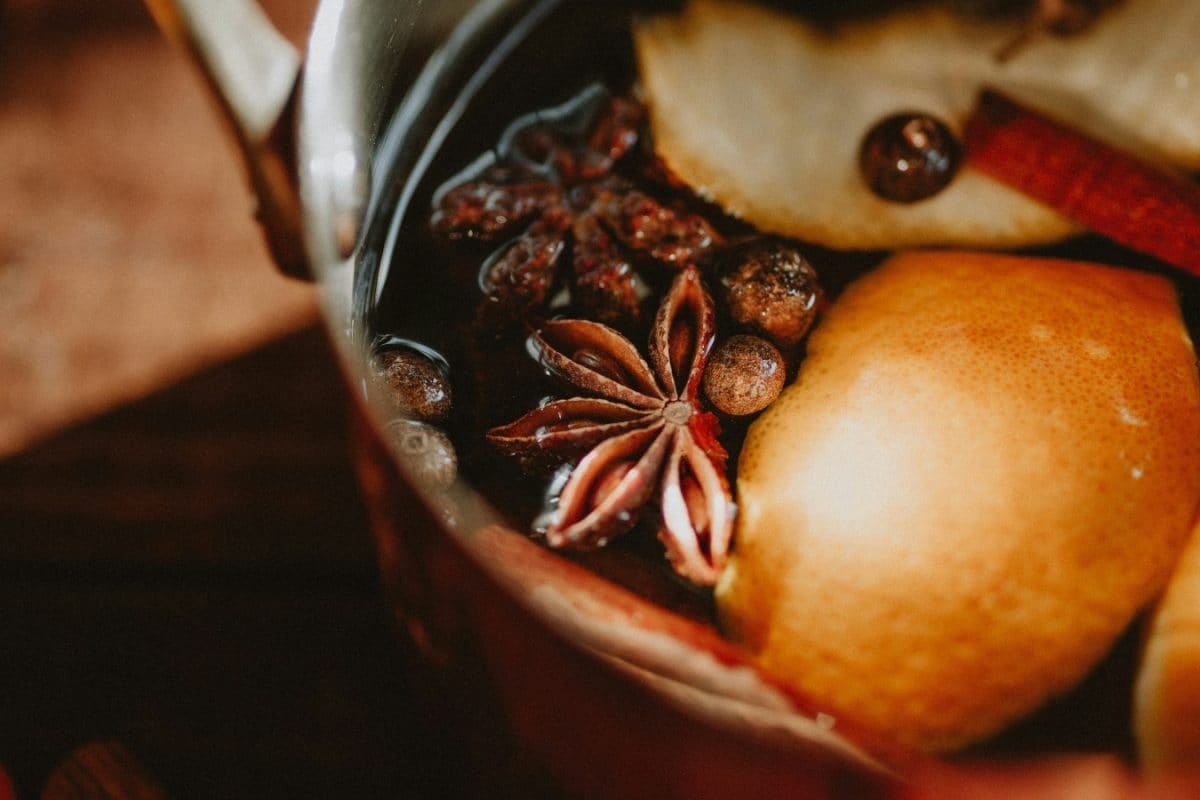 Add A Touch Of Christmas Fragrance To Your Home With DIY Simmer Pots