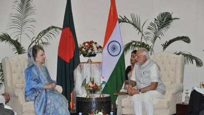 PM Narendra Modi with BNP chairperson Begum Khaleda Zia in 2015. (Image: X/@narendramodi)