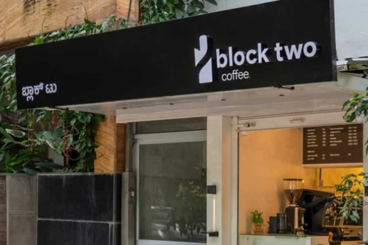 World’s Smallest Coffee Shop Serves Your Favourite Brew With A ‘Reason To Pause And Enjoy’ — This Is In India