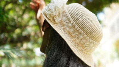 Dostana was released in 1980.