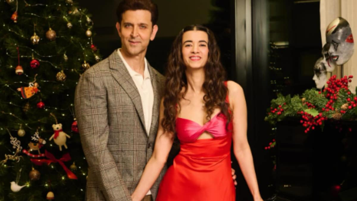 Hrithik Roshan-Saba Azad Celebrate Christmas With Sussanne Khan’s Family