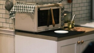 Glass, ceramic utensils without metallic trim, and some plastics with polypropylene (PP #5) are microwave-friendly.