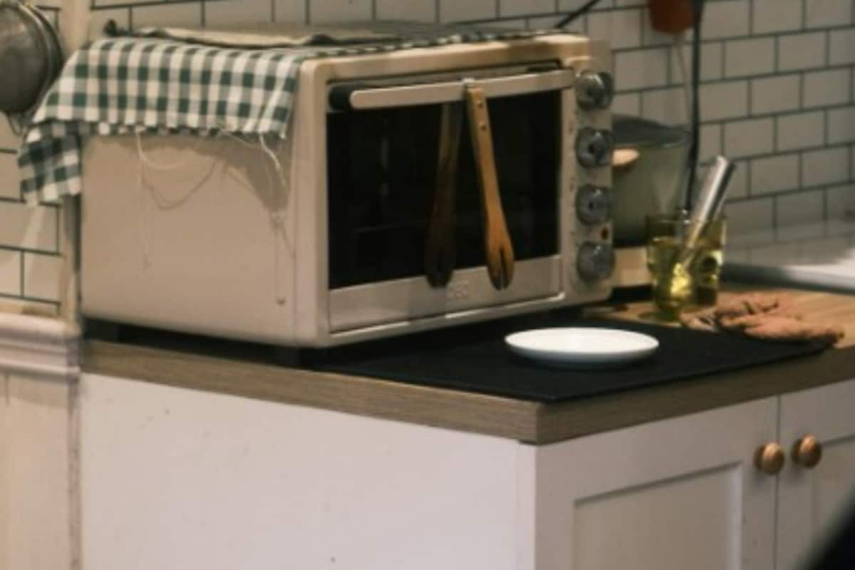 Glass, Plastic Or Ceramic Utensils? Check What’s Safe & Unsafe Inside Microwave