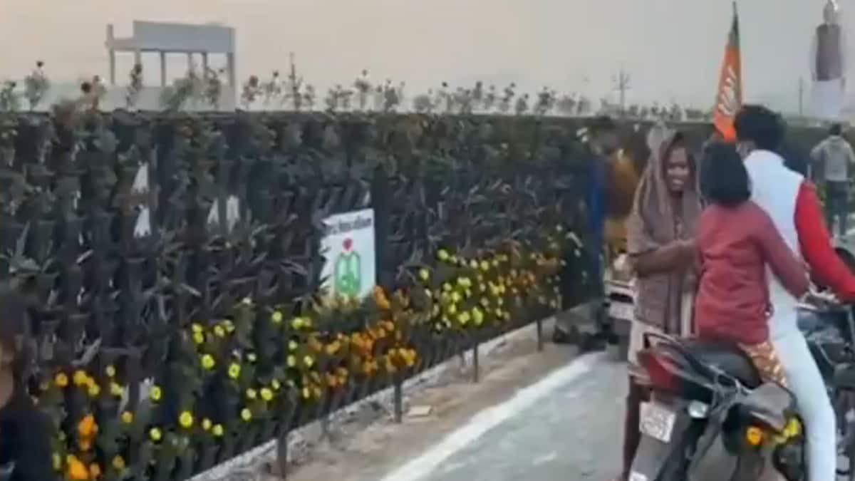 After PM Modi’s Visit To Lucknow, Locals Caught ‘Stealing’ Flower Pots From Roadside: ‘Ye Nawabi Kabhi Nahi Jayegi’