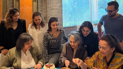 Sara Ali Khan, Kareena Kapoor wished the actress. (Photo Credits: Instagram)