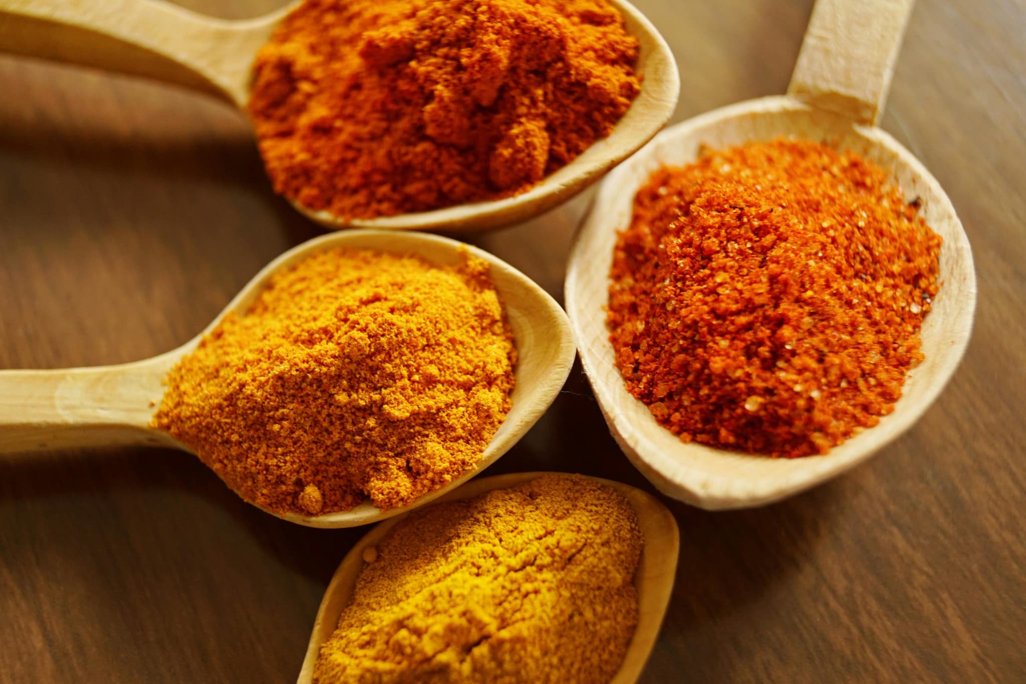 Turmeric: Turmeric contains curcumin, a compound with anti-inflammatory and thermogenic properties that generate warmth in the body. Incorporate it into golden milk, soups, or rice dishes to enjoy its warming effect. Besides keeping you warm, turmeric supports immunity and overall well-being, making it a winter essential.