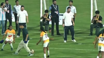 Lionel Messi was seen grinning over Suarez's funny reaction.(Photo Credit: Instagram)