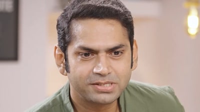 Sharib Hashmi appeared on KBC 17 with his The Family Man co-stars.(Photo Credit: Instagram)