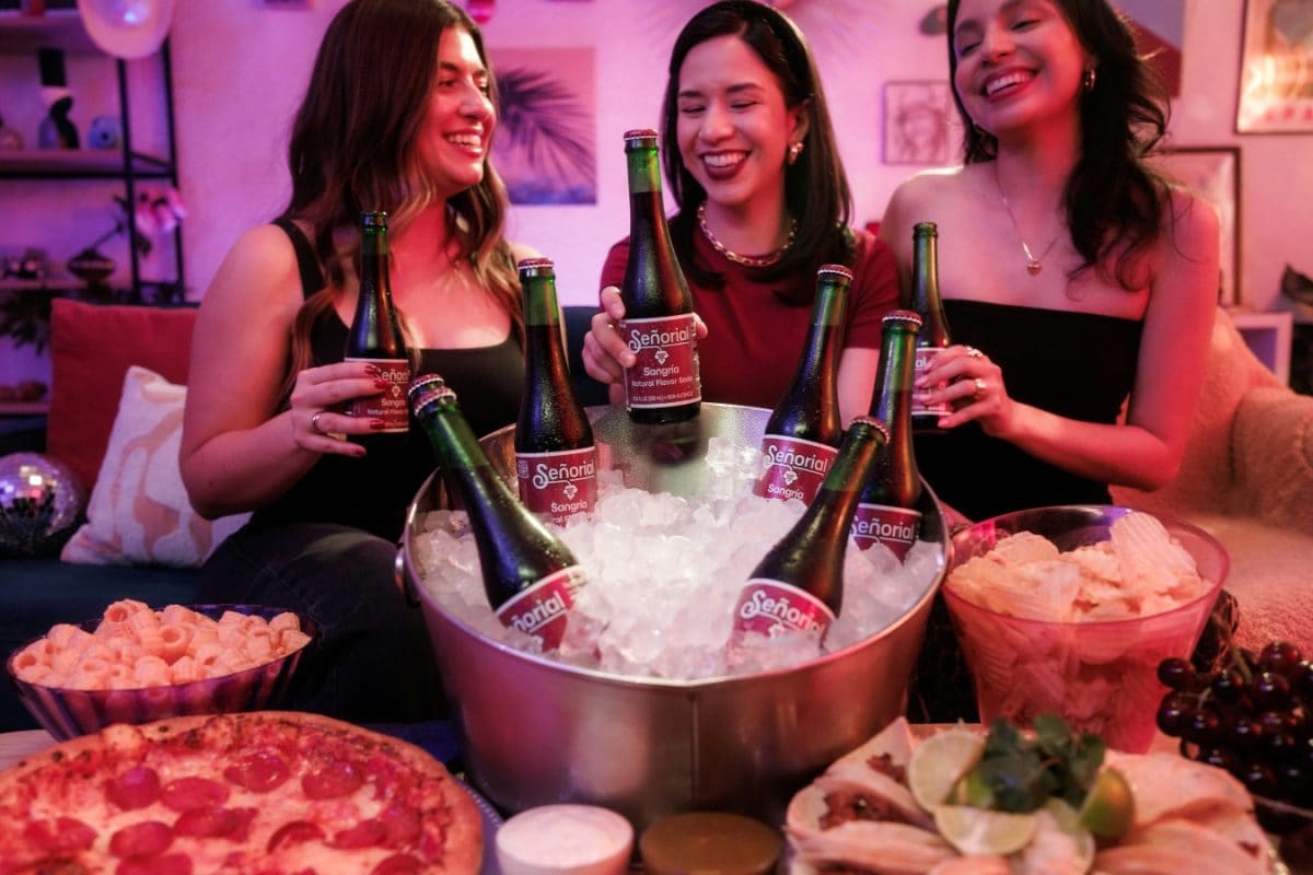 Hosting A Dinner Party This Festive Season? Keep These 4 Tips In Mind