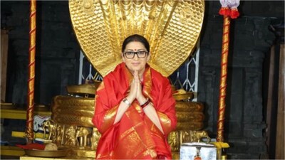 Smriti Irani Visits Tirupati Balaji Temple.