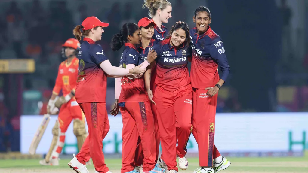 História feita no VadodaraRoyal Challengers Bengaluru Women se tornou o primeiro time a vencer seis partidas consecutivas na história da WPL, abrindo novos caminhos com uma vitória dominante sobre o Gujarat Giants. (WPL/BCCI)