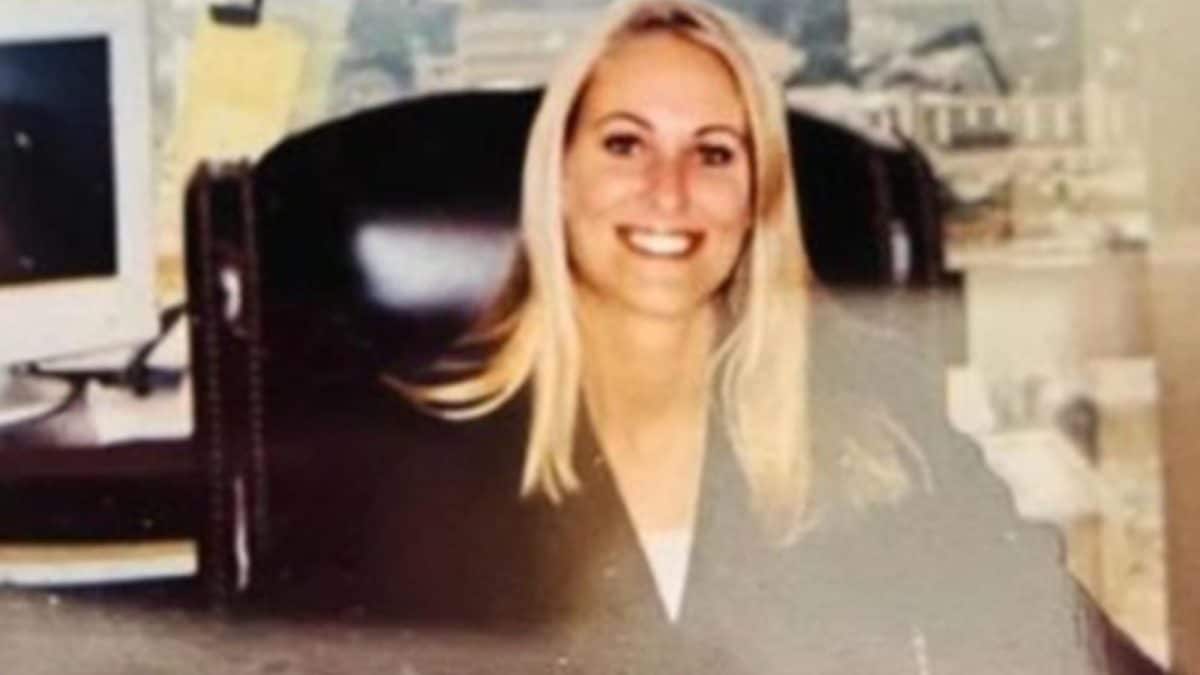 American Lawyer On UK-Bound Flight Dozed Off On Her Mom's Shoulder, Later Found Dead