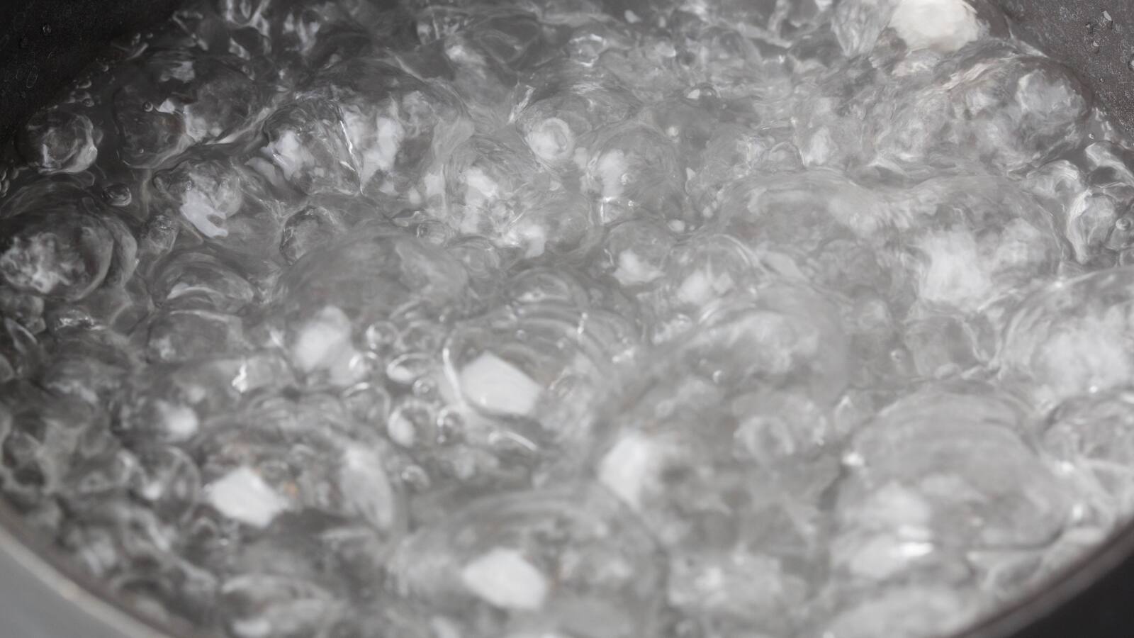Drinking Boiled Water Daily In Winter? These 3 Common Mistakes Can ...