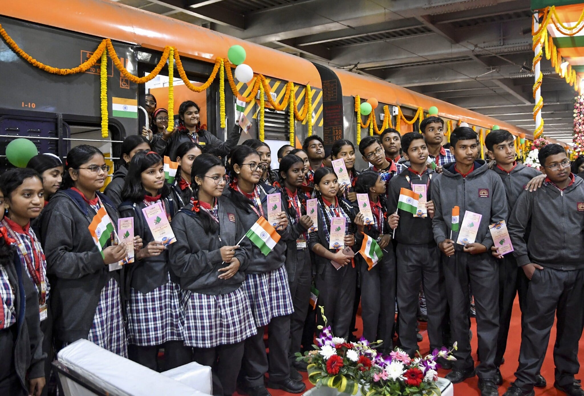amrit bharat express from trivandrum, amrit bharat express from Thiruvananthapuram, thiruvananthapuram charlapalli amrit bharat express route, Tirupati amrit bharat express, charlapalli Tirupati amrit bharat express, amrit bharat express route, 17041 amrit bharat express, charlapalli Tirupati trains, Hyderabad Tirupati trains, అమృత్ భారత్ ఎక్స్‌ప్రెస్, అమృత్ భారత్ రైలు, అమృత్ భారత్ ట్రైన్, తిరువనంతపురం చర్లపల్లి అమృత్ భారత్ ఎక్స్‌ప్రెస్, హైదరాబాద్ తిరుపతి అమృత్ భారత్ ట్రైన్, చర్లపల్లి తిరుపతి అమృత్ భారత్ ట్రైన్