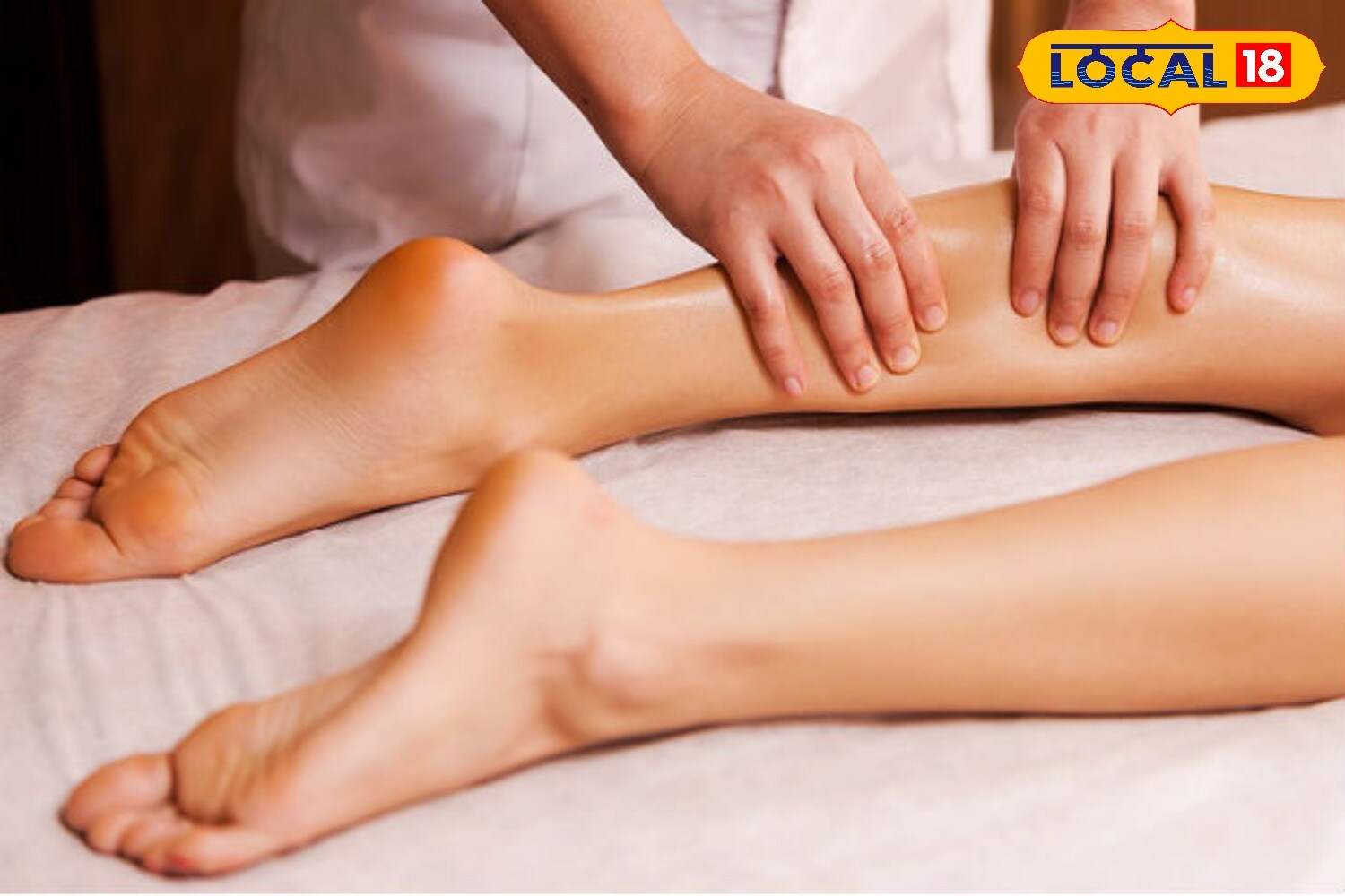 ऑलिव्ह ऑइल व्हिटॅमिन E ने समृद्ध असते आणि पायांच्या मालिशसाठी अत्यंत उपयुक्त मानले जाते. हे स्नायूंचा थकवा दूर करते, रक्ताभिसरण सुधारते आणि पायांच्या त्वचेला पोषण व कोमलता प्रदान करते. नियमित मालिश केल्यास पायांची त्वचा निरोगी, मऊ आणि चमकदार राहते. याशिवाय, ऑलिव्ह ऑइलने केलेली मालिश मानसिक ताण कमी करते, मन शांत करते आणि शरीर, इंद्रिये आणि आत्मा यांच्यात संतुलन निर्माण करते. दिवसभराचा थकवा दूर करण्यासही ही मालिश मदत करते.