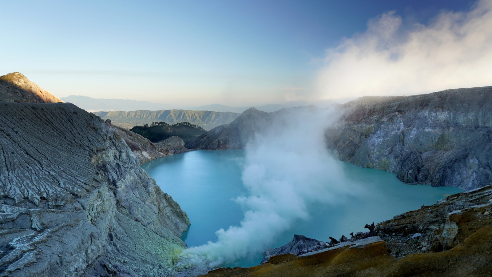 The Lake That Burns At Night: Inside Earth’s Living Volcano Where Blue Flames Are Visible From Space 2