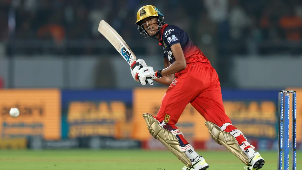 Gautami Naik rouba a cenaRebatendo primeiro, RCB aproveitou um excelente 73 de 55 bolas de Gautami Naik – seus primeiros cinquenta WPL – enquanto ela ancorou as entradas lindamente. (WPL/BCCI)