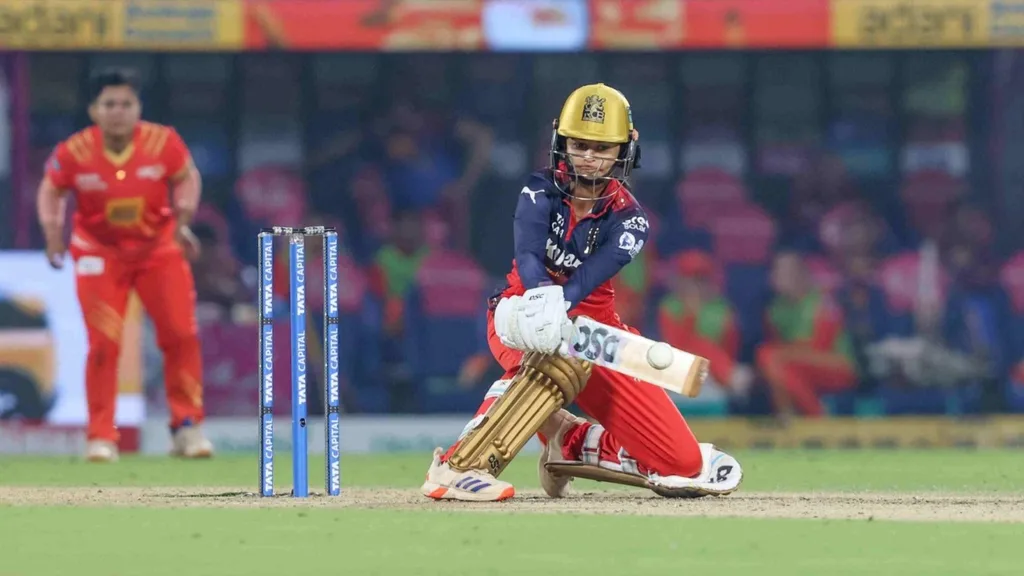 Finalizações fortes com o bastão As participações especiais tardias, incluindo os 17 de Radha Yadav em apenas oito bolas, levaram Bengaluru a um imponente 178/6, o maior total de primeiras entradas neste local nesta temporada. (WPL/BCCI)