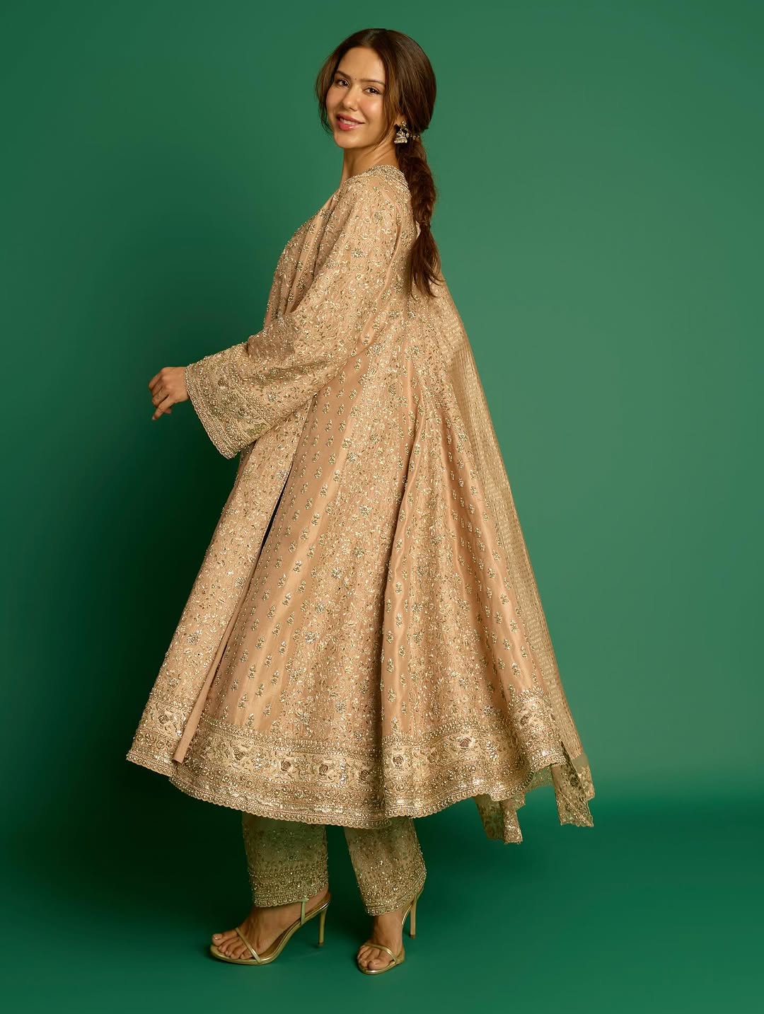 Celebrate Lohri 2026 In Style With These Celeb‑Approved Ethnic Suits