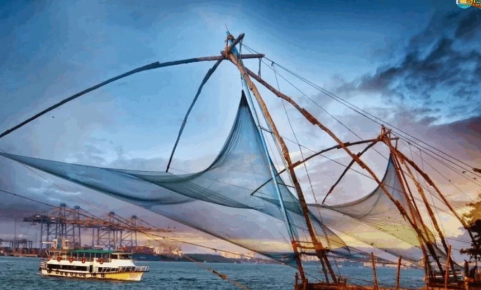 Additionally, Kochi’s islands, Fort Kochu and Mattancherry, are a living museum showcasing a rich blend of cultures: Portuguese architecture, Dutch townhouses, the Jewish Synagogue, and the famous Chinese Fishing Nets. The foreign influence and local Kerala traditions created a rich, cosmopolitan culture befitting a ‘Queen’. Additionally, Kochi’s islands, Fort Kochu and Mattancherry, are a living museum showcasing a rich blend of cultures: Portuguese architecture, Dutch townhouses, the Jewish Synagogue, and the famous Chinese Fishing Nets. The foreign influence and local Kerala traditions created a rich, cosmopolitan culture befitting a ‘Queen’.