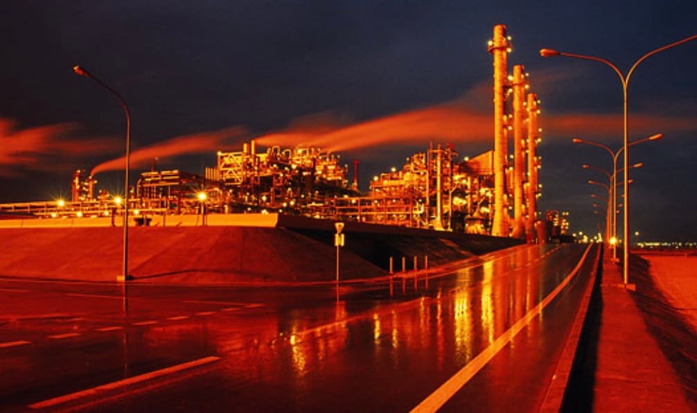  Additionally, Kuwait is one of the world’s leading oil producers, extracting millions of barrels daily to supply energy globally. The Burgan oil field, one of the largest in the world, significantly contributes to Kuwait’s oil production.