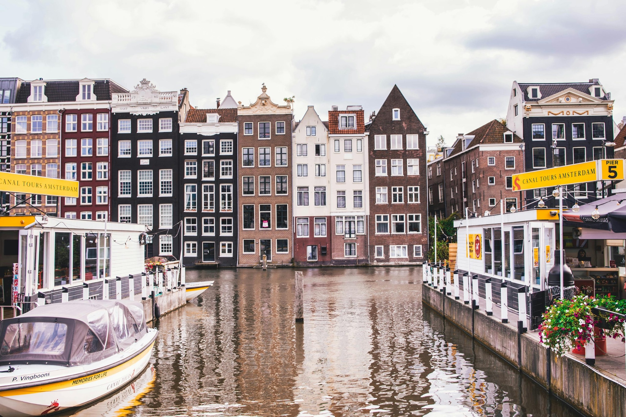  The Netherlands divides its capital functions between two cities. Amsterdam is the official capital, representing the nation’s culture, history, and royal ceremonies. The Hague, however, is the administrative capital, where the government, parliament, and Supreme Court are located.