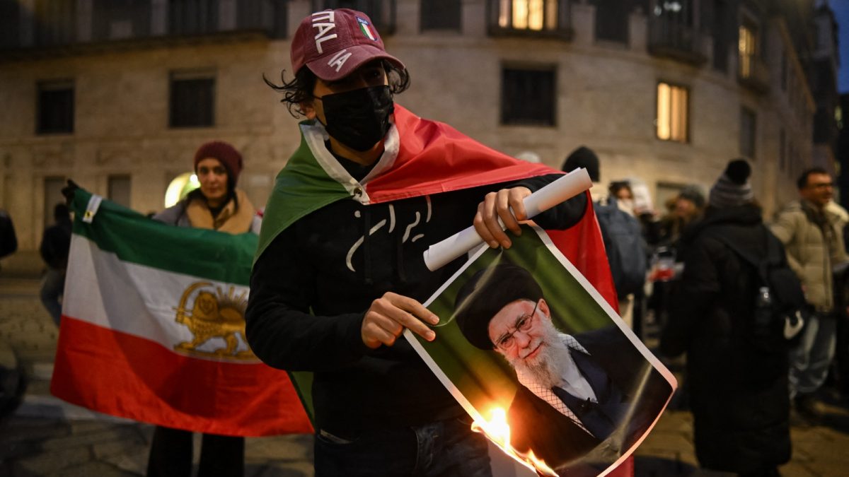 Iran Unrest: Tehran Warns US Against Military Action Over Protest Crackdown | Top Updates