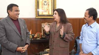 Farah Khan’s Cook Dilip Wins Hearts With Road Request To Nitin Gadkari In Latest Vlog.