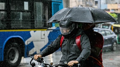 Bengaluru wakes to heavy rain and chilly temperatures on New Year’s Day. Cold wave warnings issued in interior districts, while showers may return tonight.( Image: Getty)