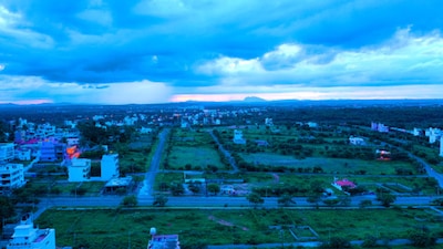 Bengaluru stays dry as northeast monsoon brings light rain to south Karnataka and a cold dip in Bidar. How long will the chill last and which districts should expect showers next?