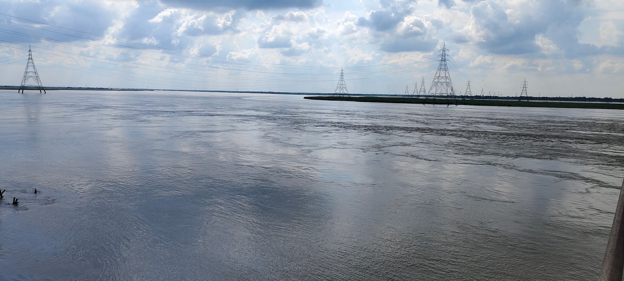 The Kosi Basin is surrounded by several major river systems: the Tsangpo (Yarlung Tsangpo) Basin to the north, the Mahananda Basin to the east, the Ganges Basin to the south and the Gandaki Basin to the west. The Kosi Basin is surrounded by several major river systems: the Tsangpo (Yarlung Tsangpo) Basin to the north, the Mahananda Basin to the east, the Ganges Basin to the south and the Gandaki Basin to the west.