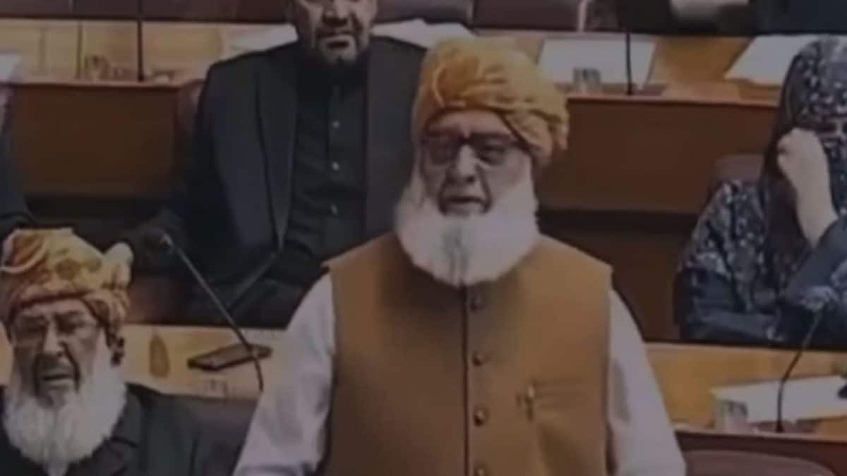 Pakistan's Top Cleric Threatens To Defy Child Marriage, Domestic Violence Laws | Exclusive