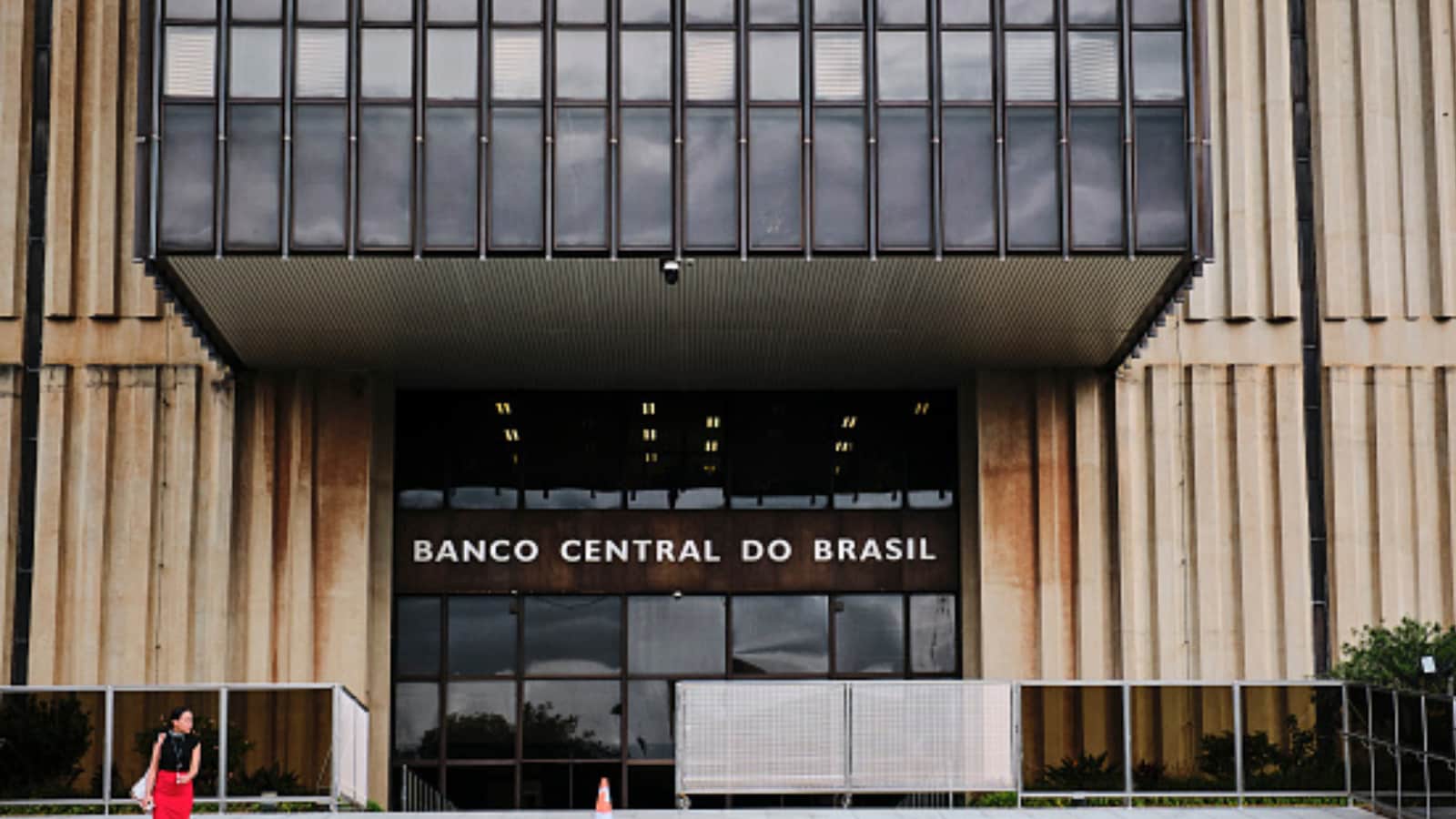 The Central Bank of Brazil ranks eighth globally. It oversees Brazil’s financial system and inflation control. As per the chart, its total assets stand at $898.2 billion, making it one of the largest central banks in emerging economies.