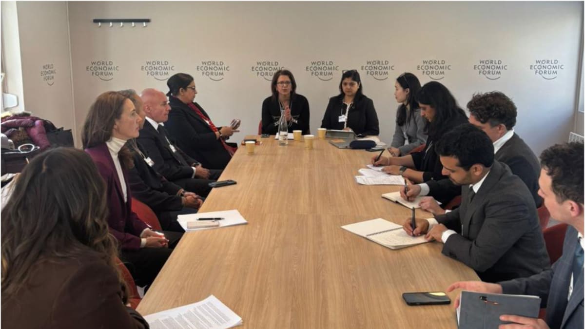 At Davos, Smriti Irani Highlights Pollution Crisis — Is Delhi Smog Now A Worldwide Wake-Up Call? AQI Face-Off Here
