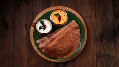 Unlike cities where fine dining dominates the narrative, Bengaluru’s daily food rituals continue to define its identity. (Image: Canva)