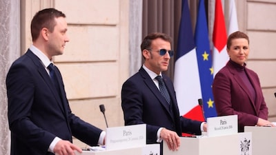 French President Emmanuel Macron, Denmark’s PM Mette Frederiksen (R) and Greenland PM Jens-Frederik Nielsen (L) speak to the press in Paris. (AFP photo)