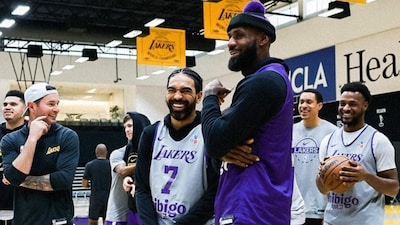 LeBron James celebrating his 41st birthday with the Lakers (X)